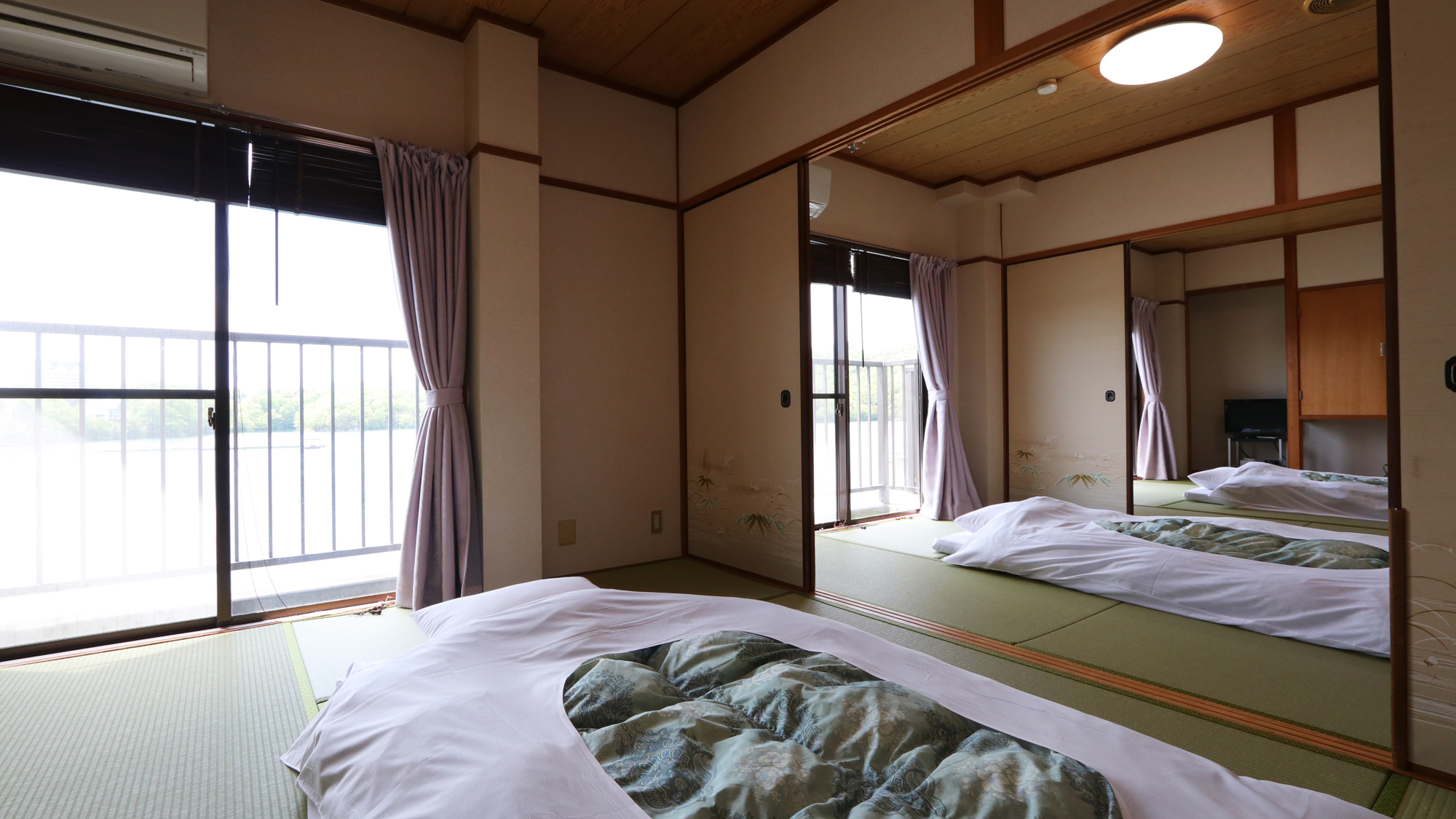ー客室ー　東条湖を一望