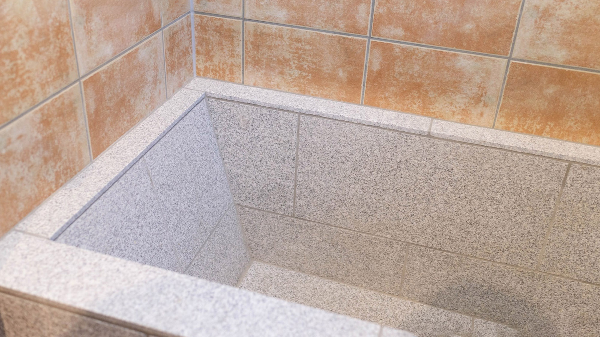 ・【風呂】一度に4～5人でご利用可能！ご家族やご友人同士で楽しめる広々としたお風呂場です