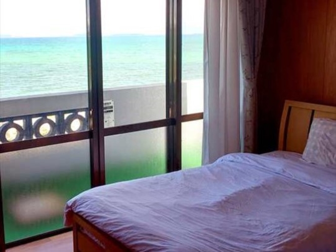 ベッドルームから金武湾が眺望できます。
