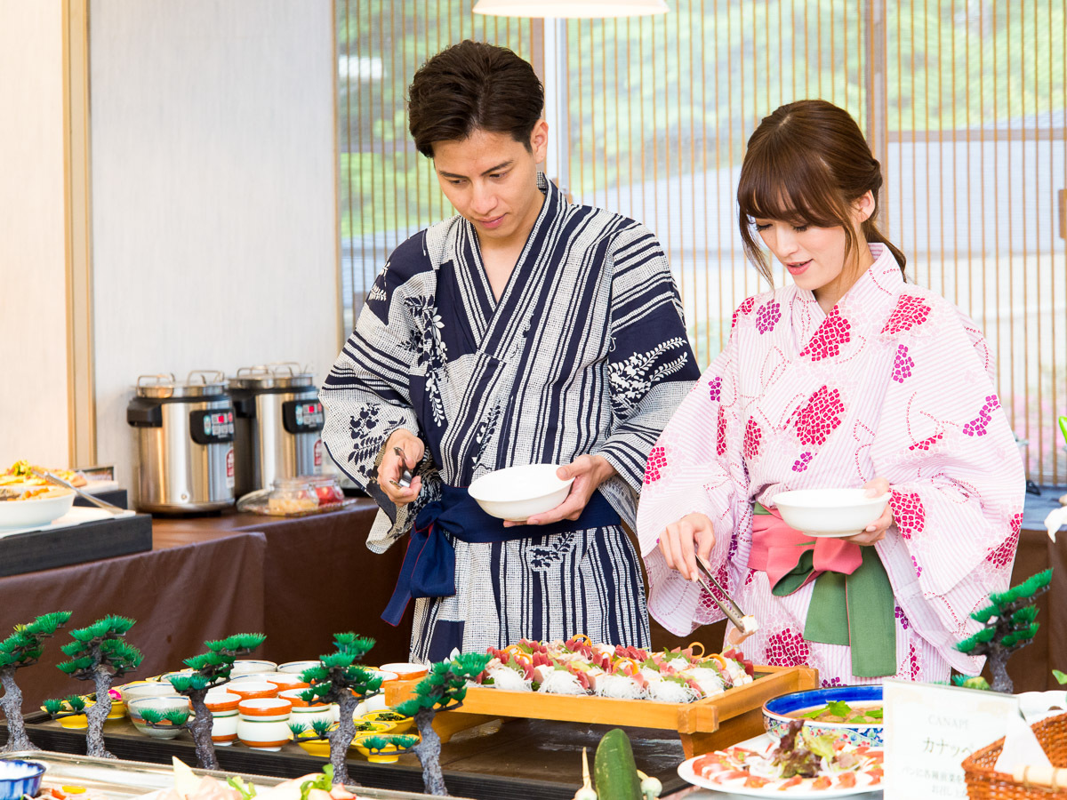 【楽天スーパーSALE】6％OFF開湯1300年の歴史に触れるスパリゾート《朝食＆夕食ビュッフェ》