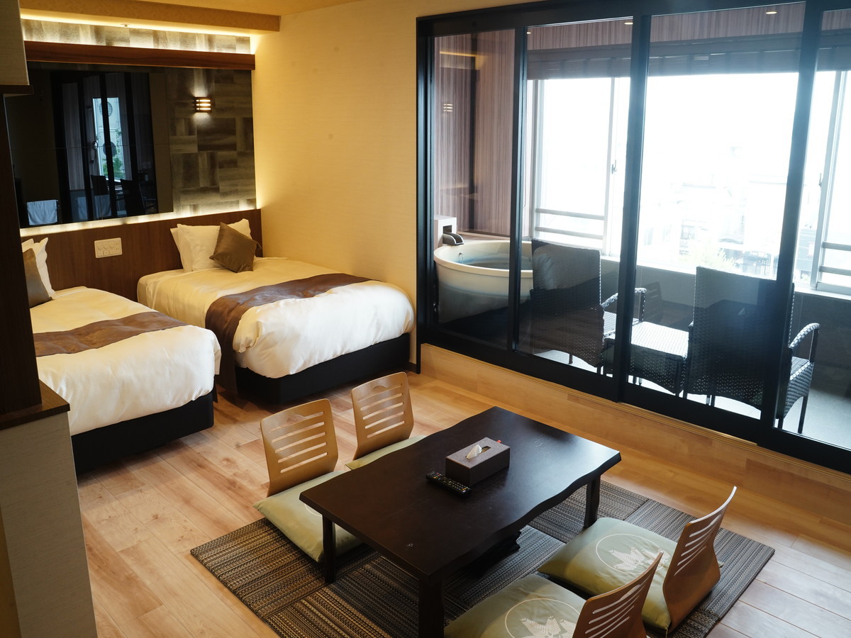 【客室露天風呂付】洋モダンスーペリア和洋室　30平米+6平米