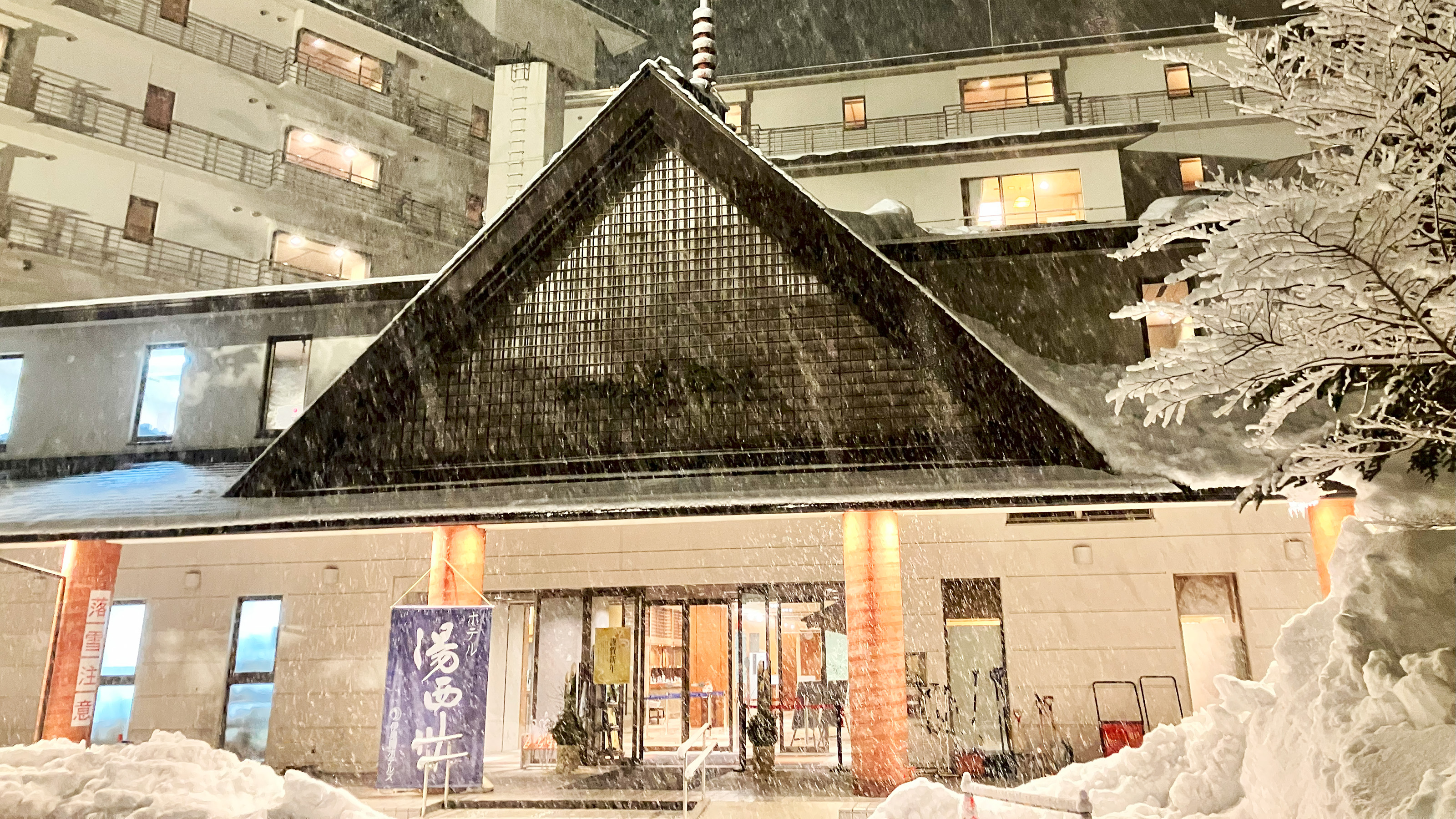 雪景色のライトアップ