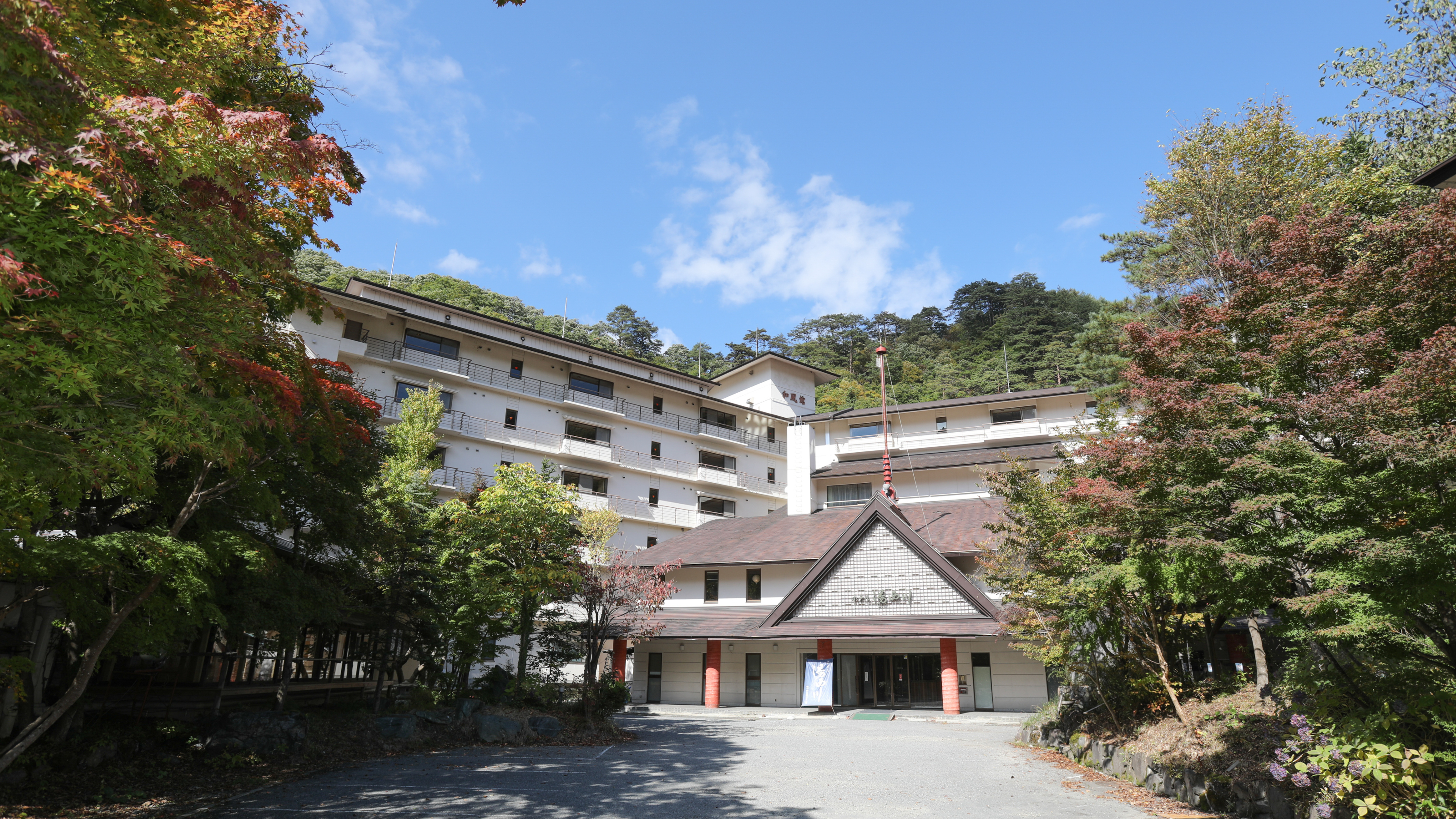 初秋のホテル湯西川