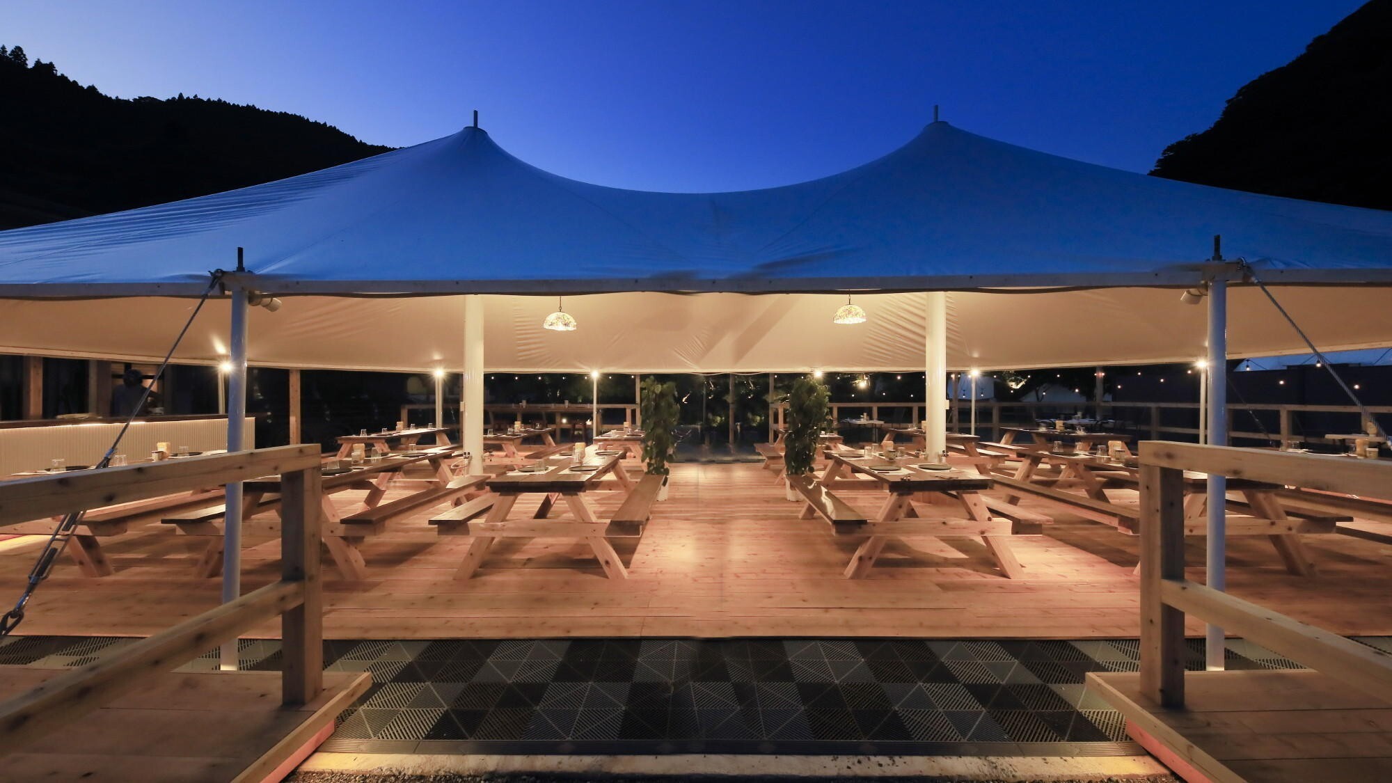 【春SALE】テキサスグリルテーマレストラン日本初上陸！メインは厳選和牛や国産黒豚／夕朝食付