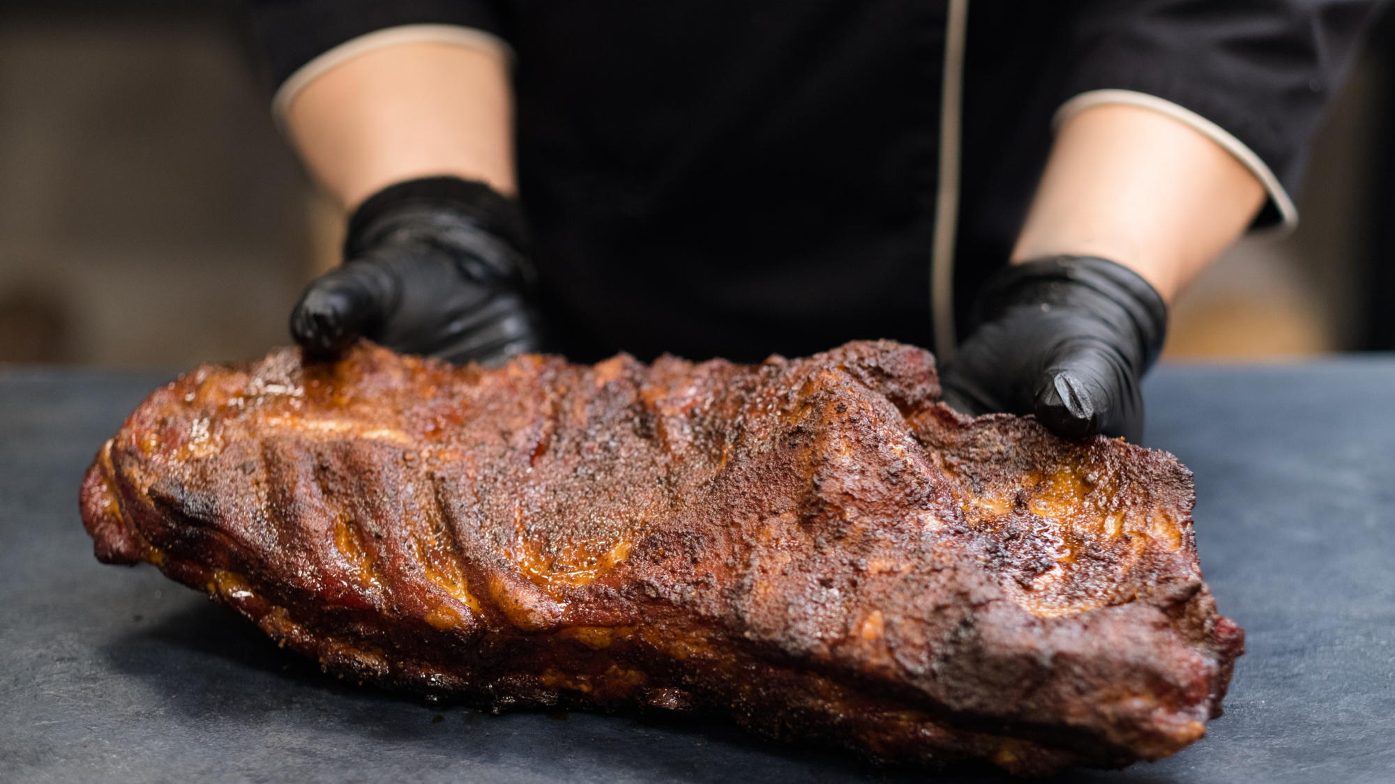 【さき楽30！テキサスグリルBBQ】日本初の巨大GRILLで豪快肉料理＜厳選和牛など＞／夕朝食付