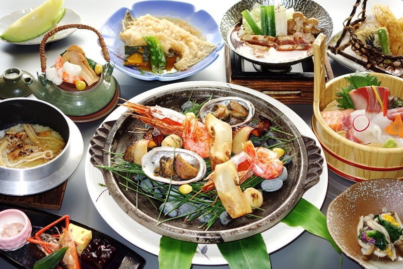 秋の味覚を満喫♪♪「松茸と鮑の宝楽会席」