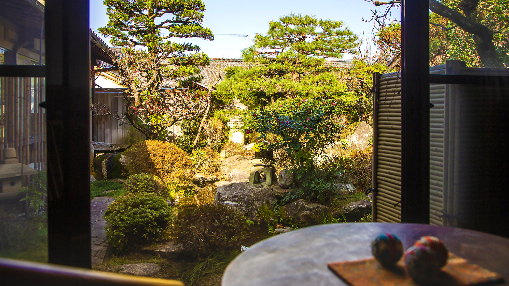 【紅葉-momiji-】部屋からの庭園の眺め
