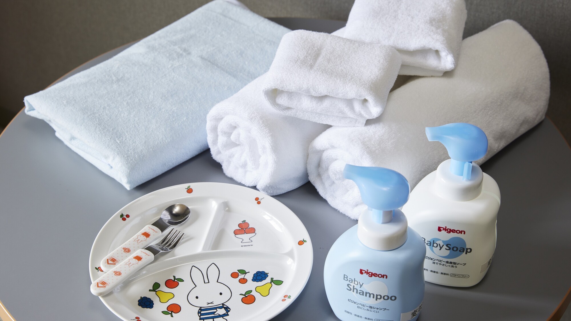 【貸出品】お子様用のベビーソープや食器もご用意しております。