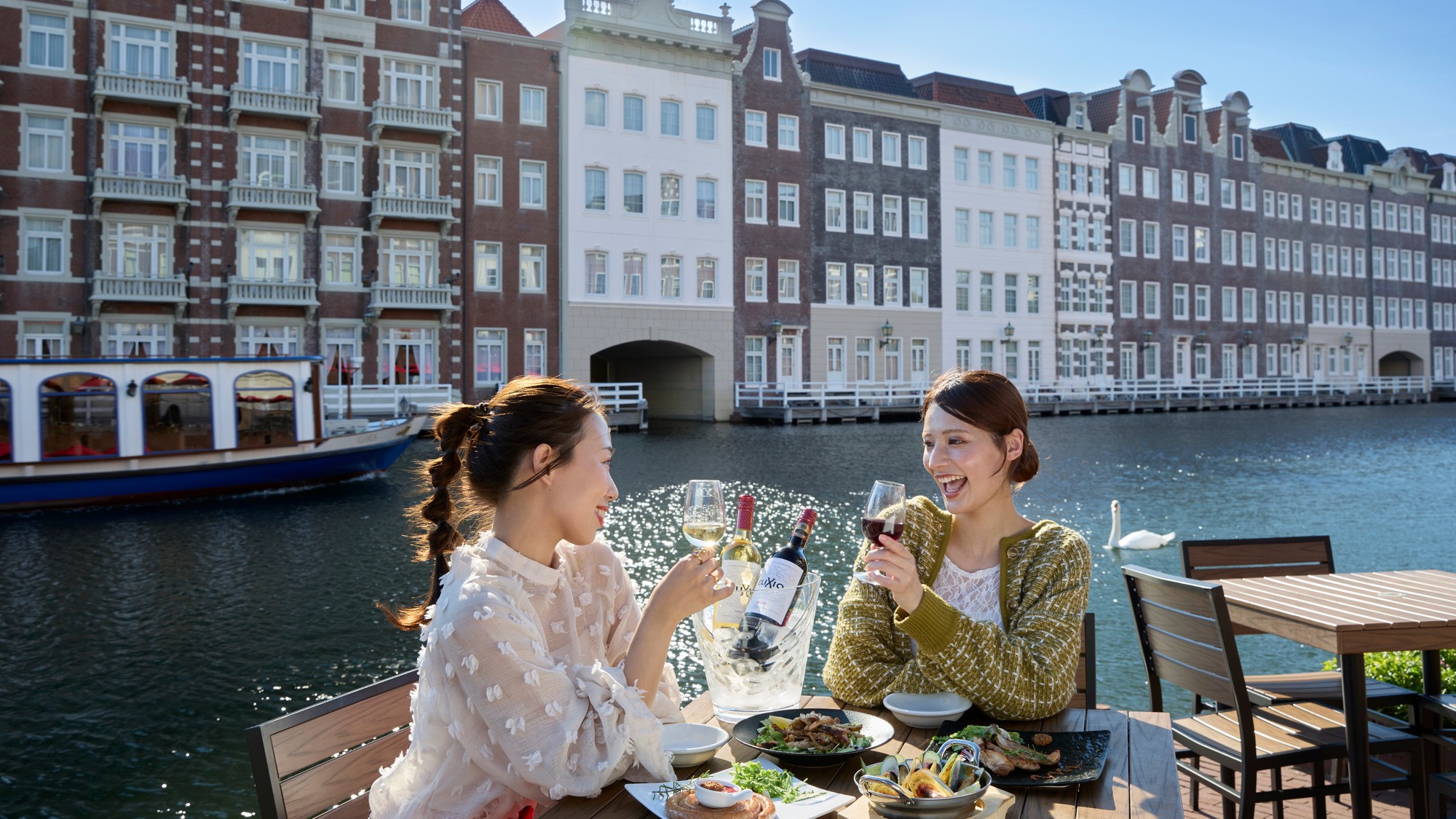 心地よい雰囲気のなかで楽しむ、秋のワイン祭（※昨年の様子）