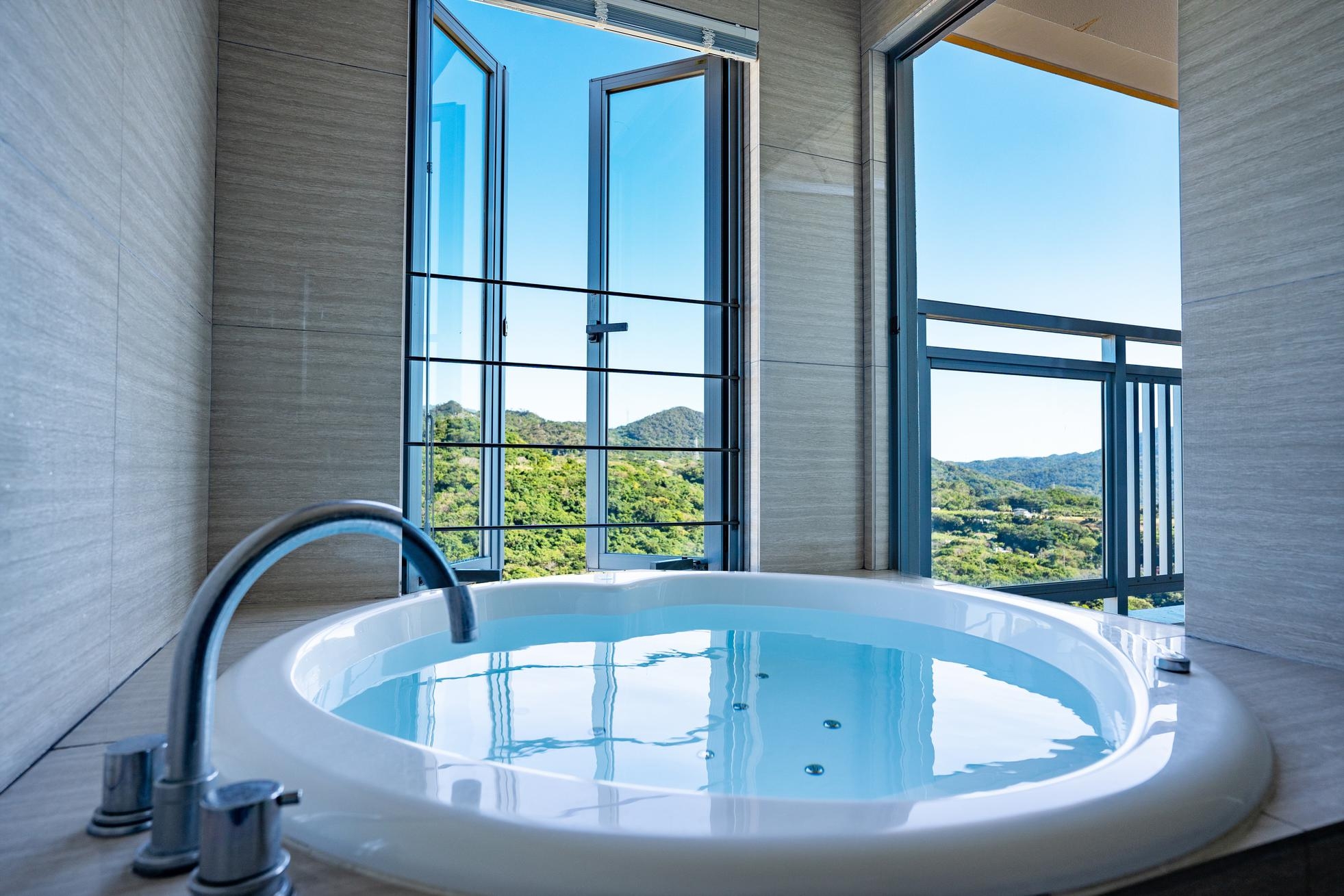 【早割90】早期予約限定20％OFF。全室ジャグジー付の贅沢客室で癒しのひと時を＜素泊＞