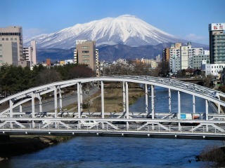 岩手山と北上川