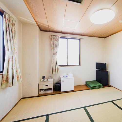 [Example of Japanese-style room with 6 tatami mats] You can relax in a tatami room.