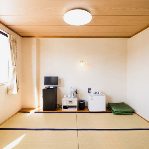 [Japanese-style room with 6 tatami mats] A sunny and clean Japanese-style room