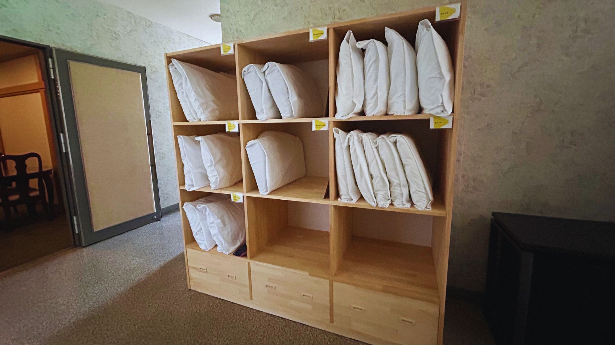 【選べるまくら】1階にてご用意。お好みの枕をお選び頂けます※数に限りあり