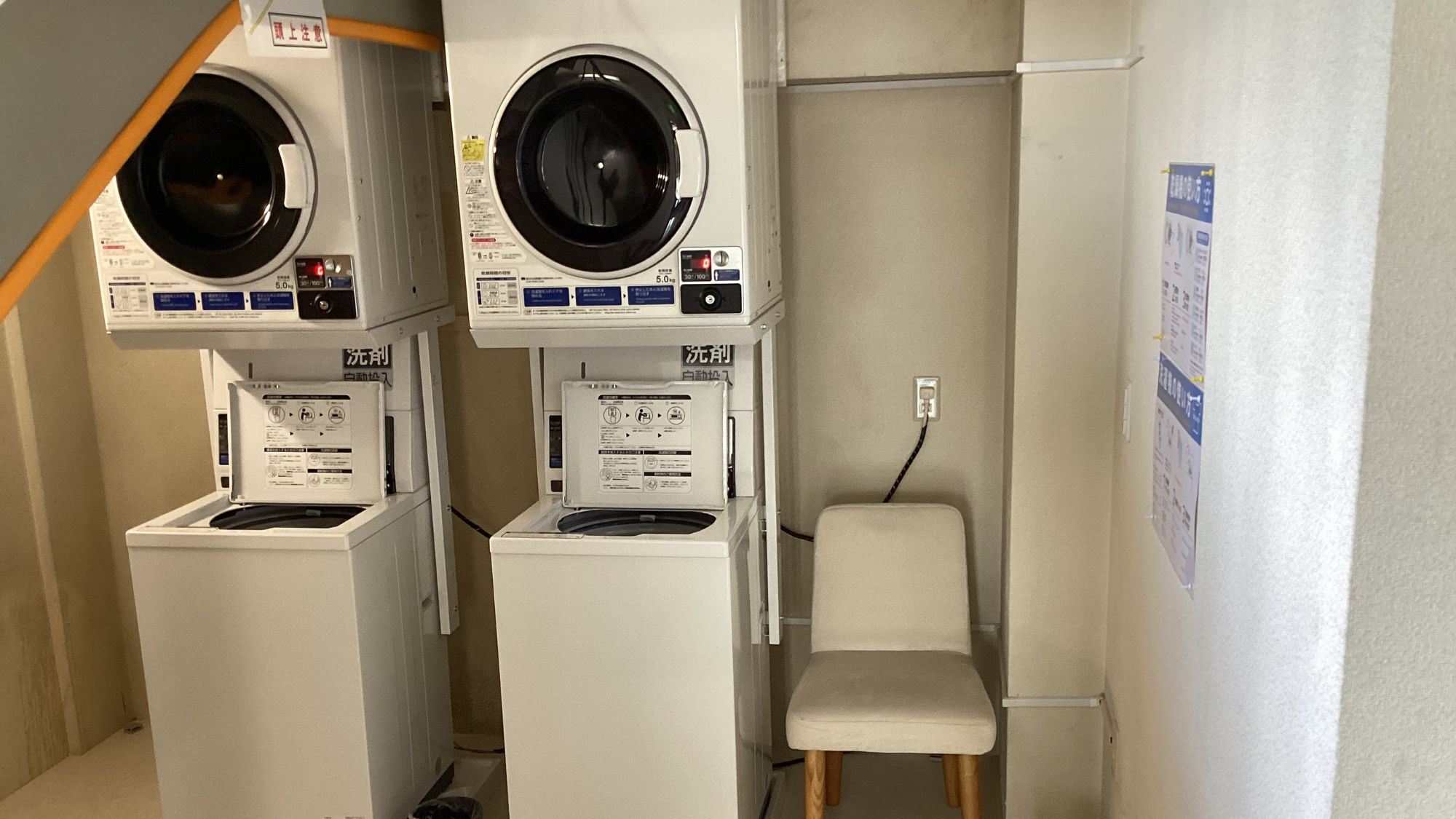 館内１階に、洗剤自動投入タイプのコインランドリーを設置しております。（有料）