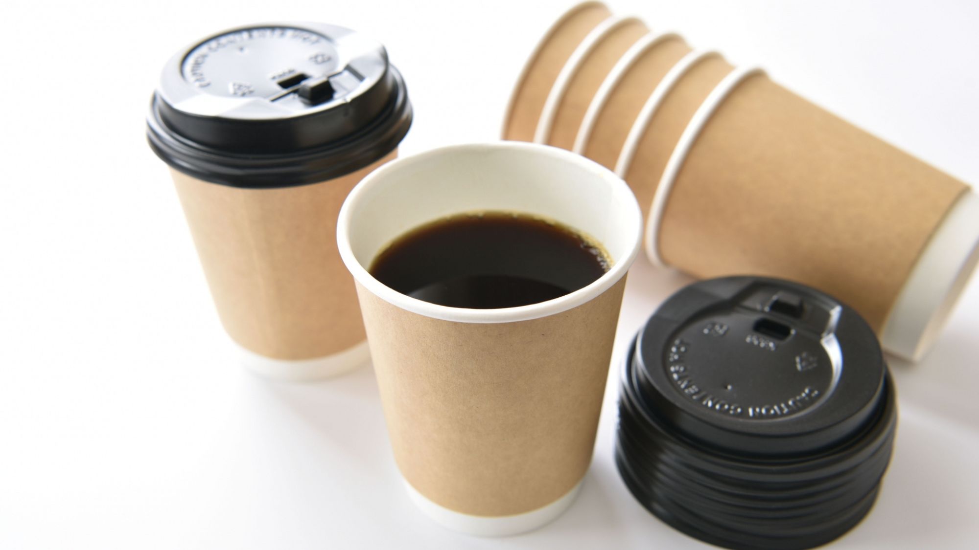【コーヒーフリーサービス】1階ロビーにて。持ち運びできるように、蓋もご用意しております♪（例