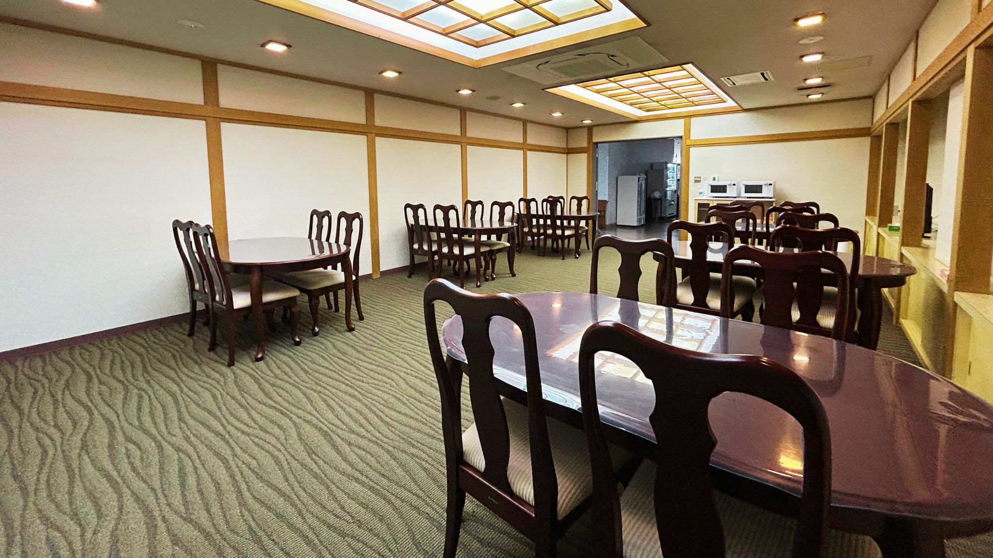 【１階：お食事会場】