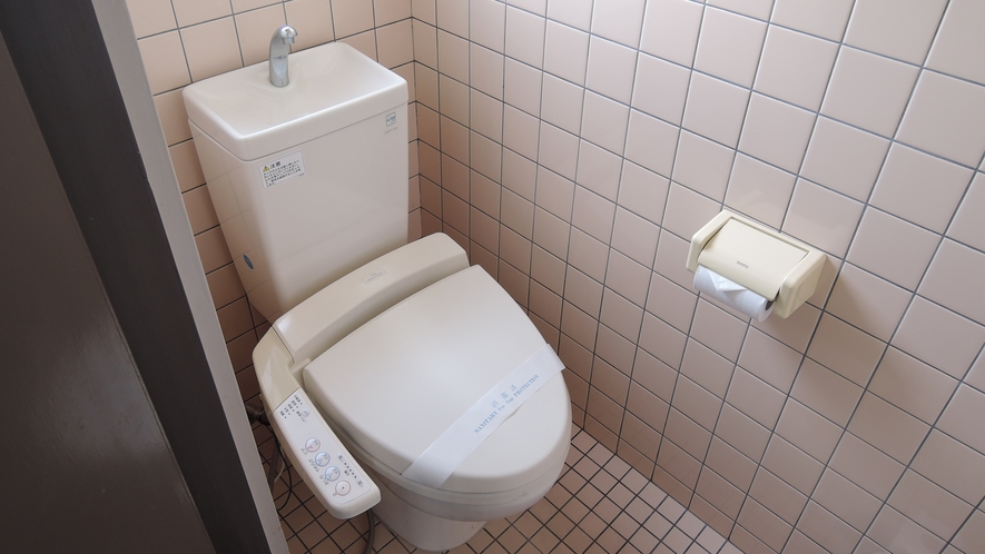 *【和室17畳トイレ】洗浄機付便座を完備しております