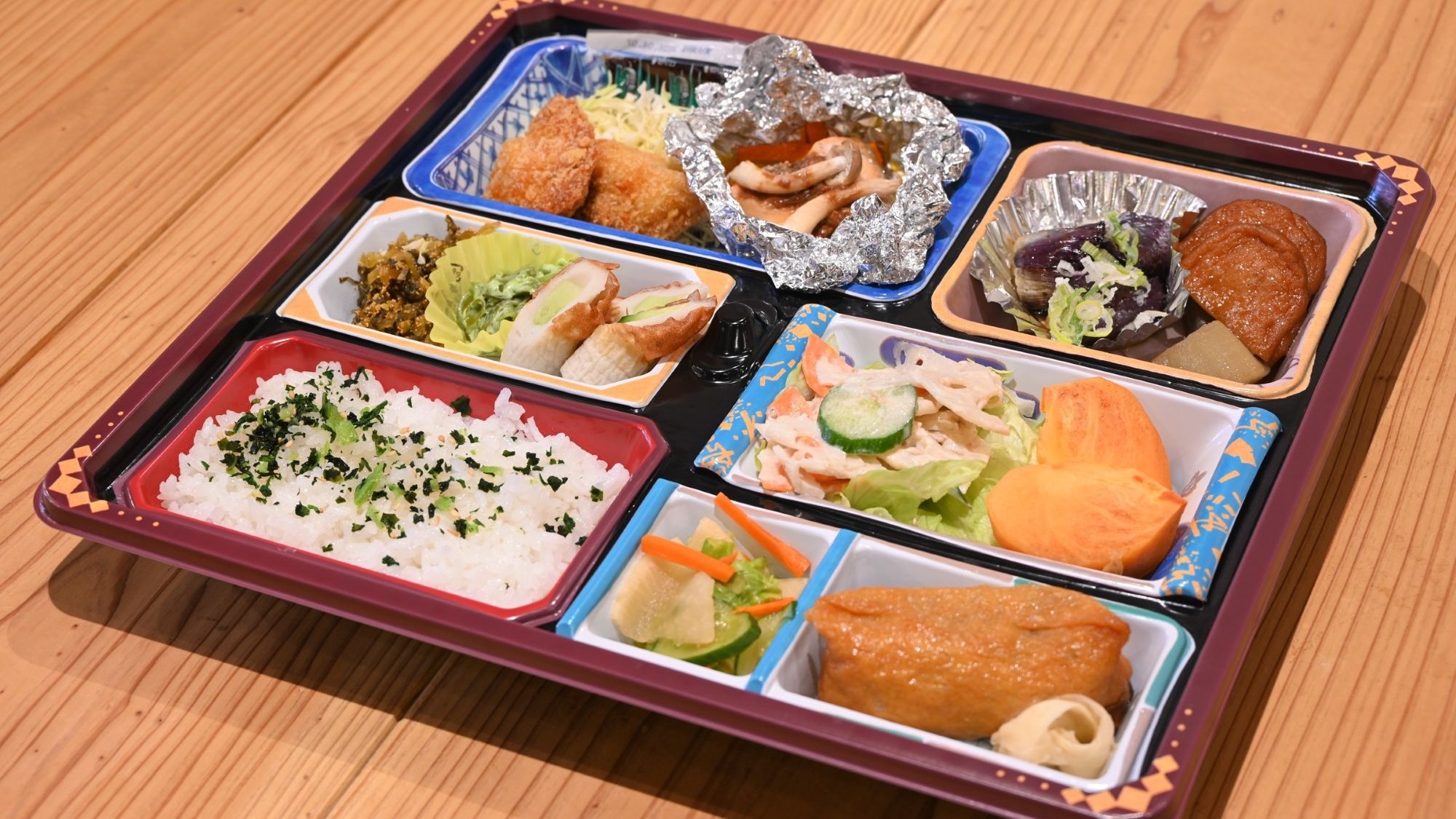 【１泊２食付】夕食に品数豊富な日替わり弁当（BENTO BOX）付の２食付きプラン