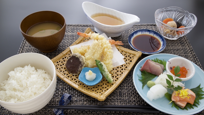 【１泊２食付】3種から選べる夕食＆朝食ビュッフェ♪【駐車場無料・自家源泉１００％の天然温泉】