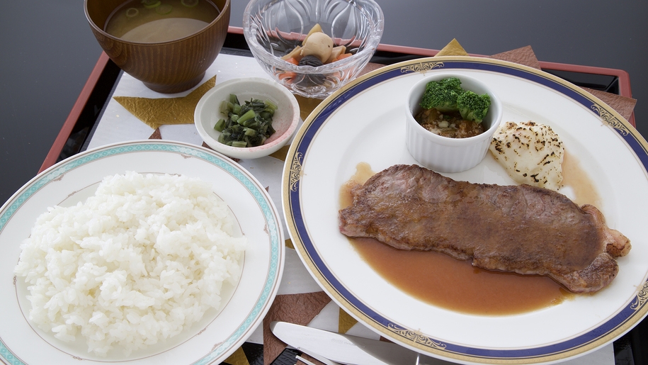 【夕食付】3種から選べるご夕食　温泉の後はゆったりレストランで舌鼓♪