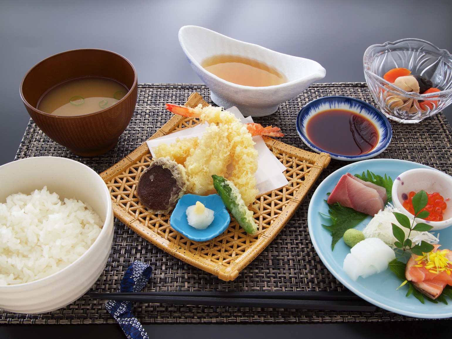 【夕食付】3種から選べるご夕食　温泉の後はゆったりレストランで舌鼓♪