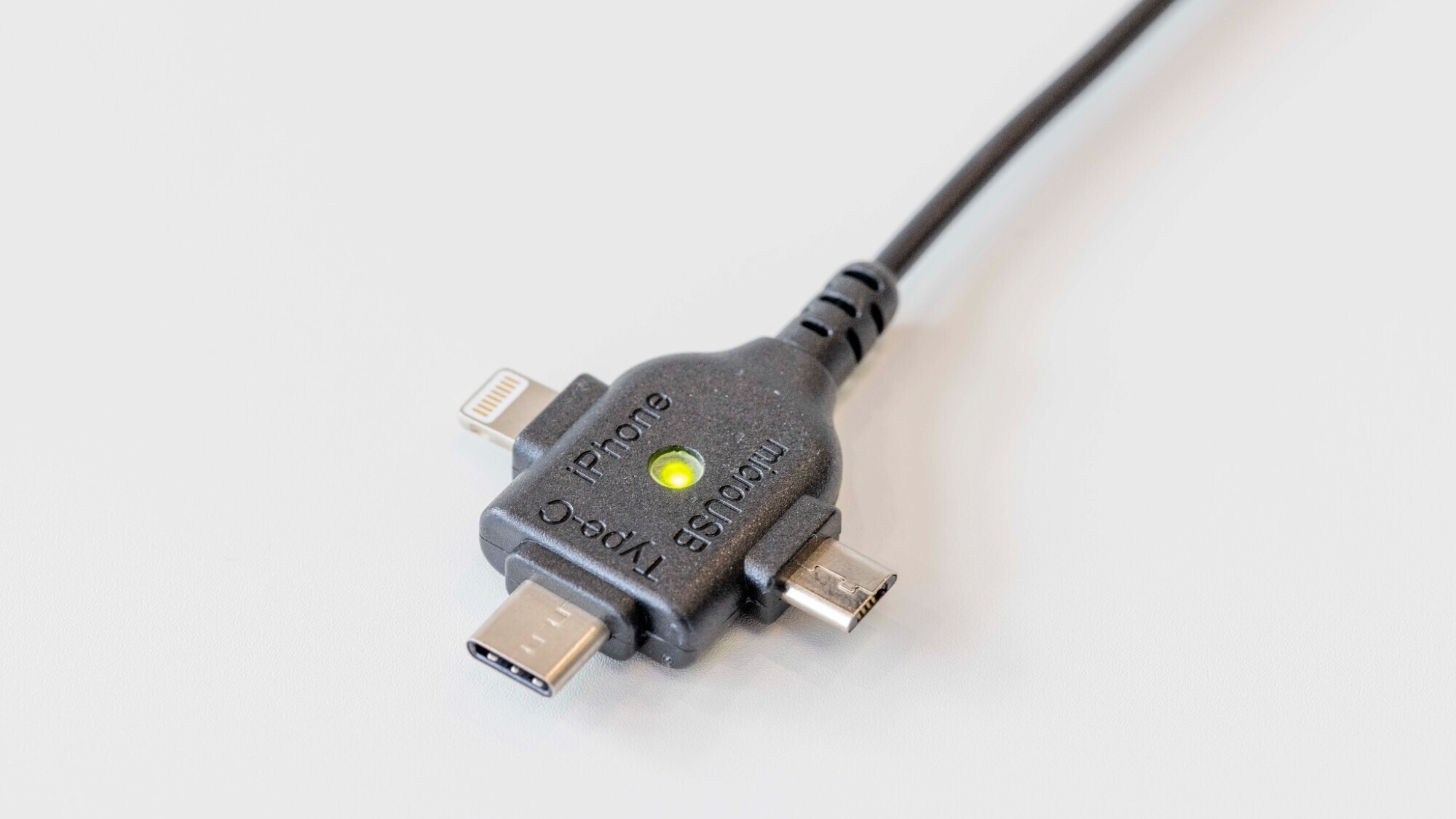 【客室内備品】マルチタイプ充電器