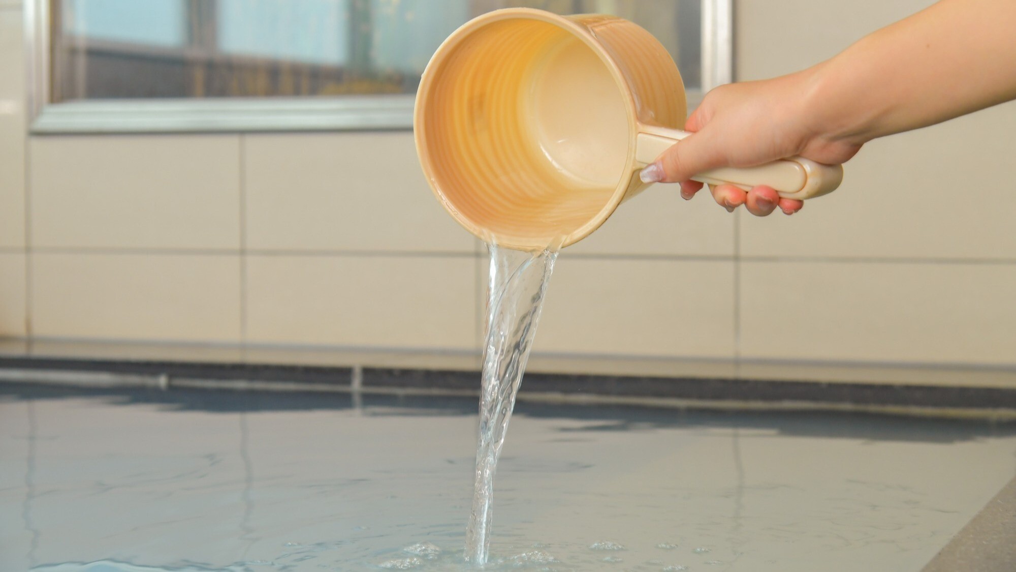 【四季の湯】お肌に優しい自然由来成分が含まれた大浴場でございます。