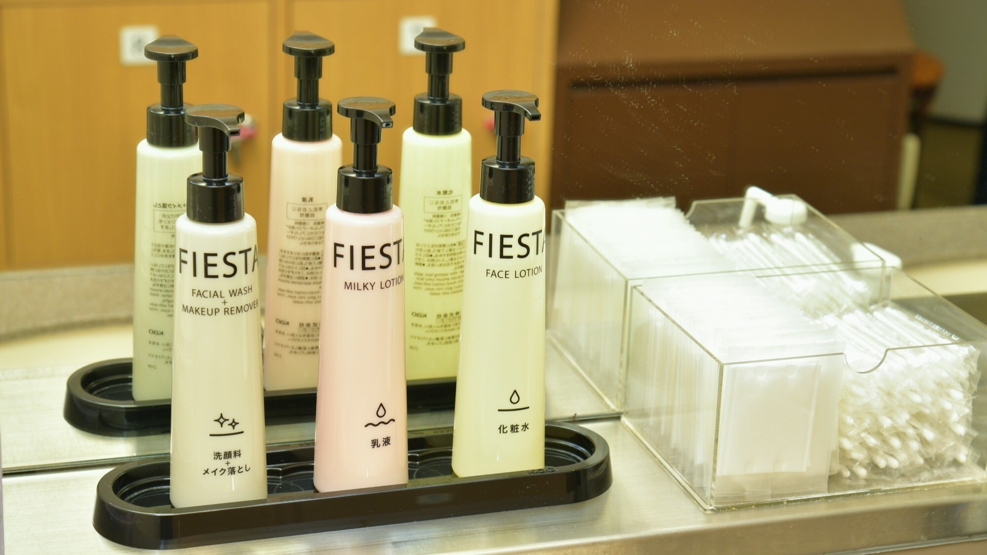 【男性・女性大浴場】化粧水・乳液・洗顔料も取り揃えております。