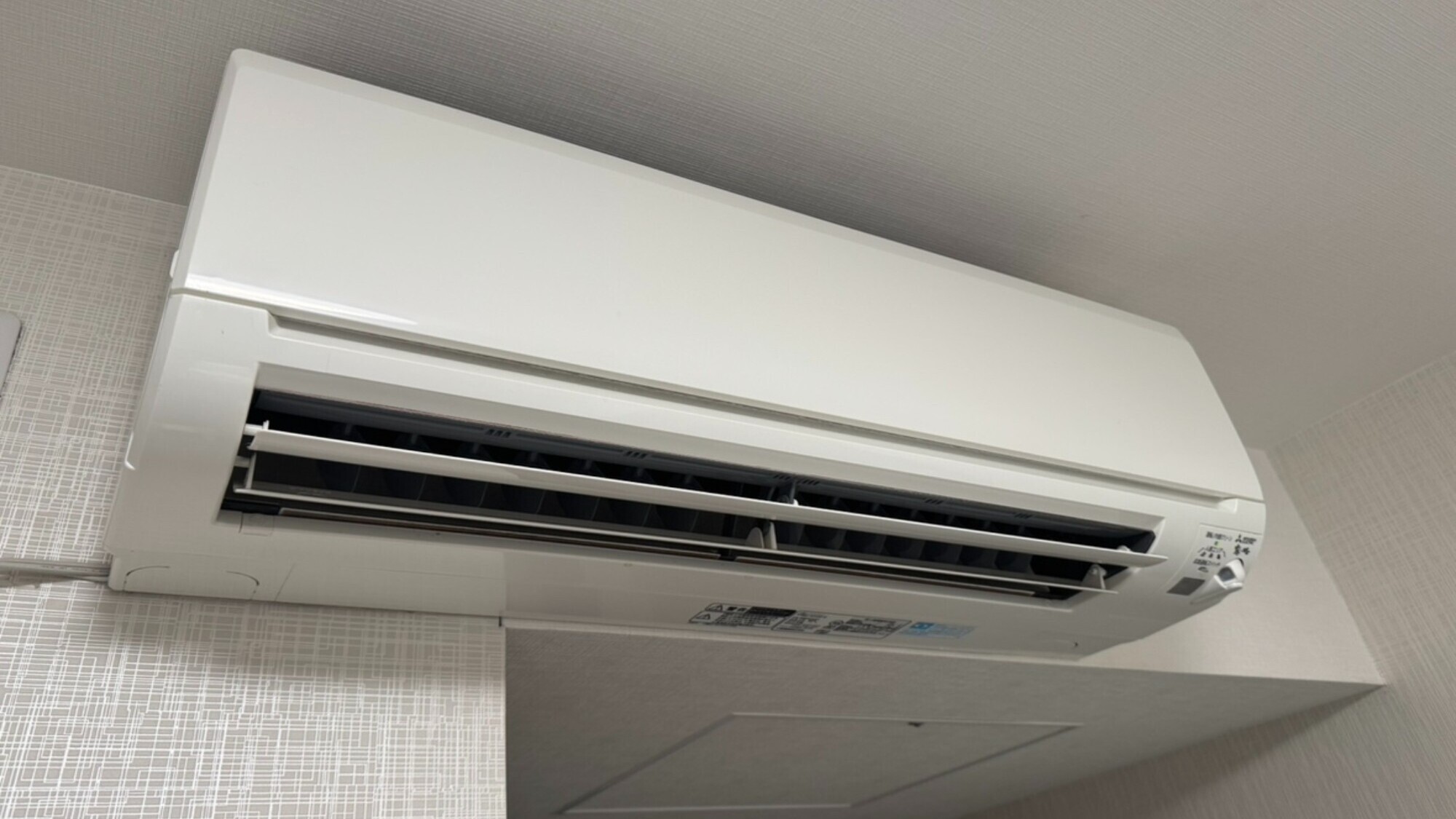 【客室内設備】個別空調のエアコンが全客室へ設置ございますので、快適にお過ごしいただけます。