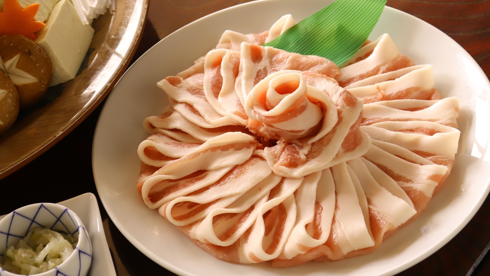 【1泊夕食のみ】選べるお鍋！人気の3種＜すき焼きor豚鍋orカモ鍋＞からチョイス＜夕食のみ＞