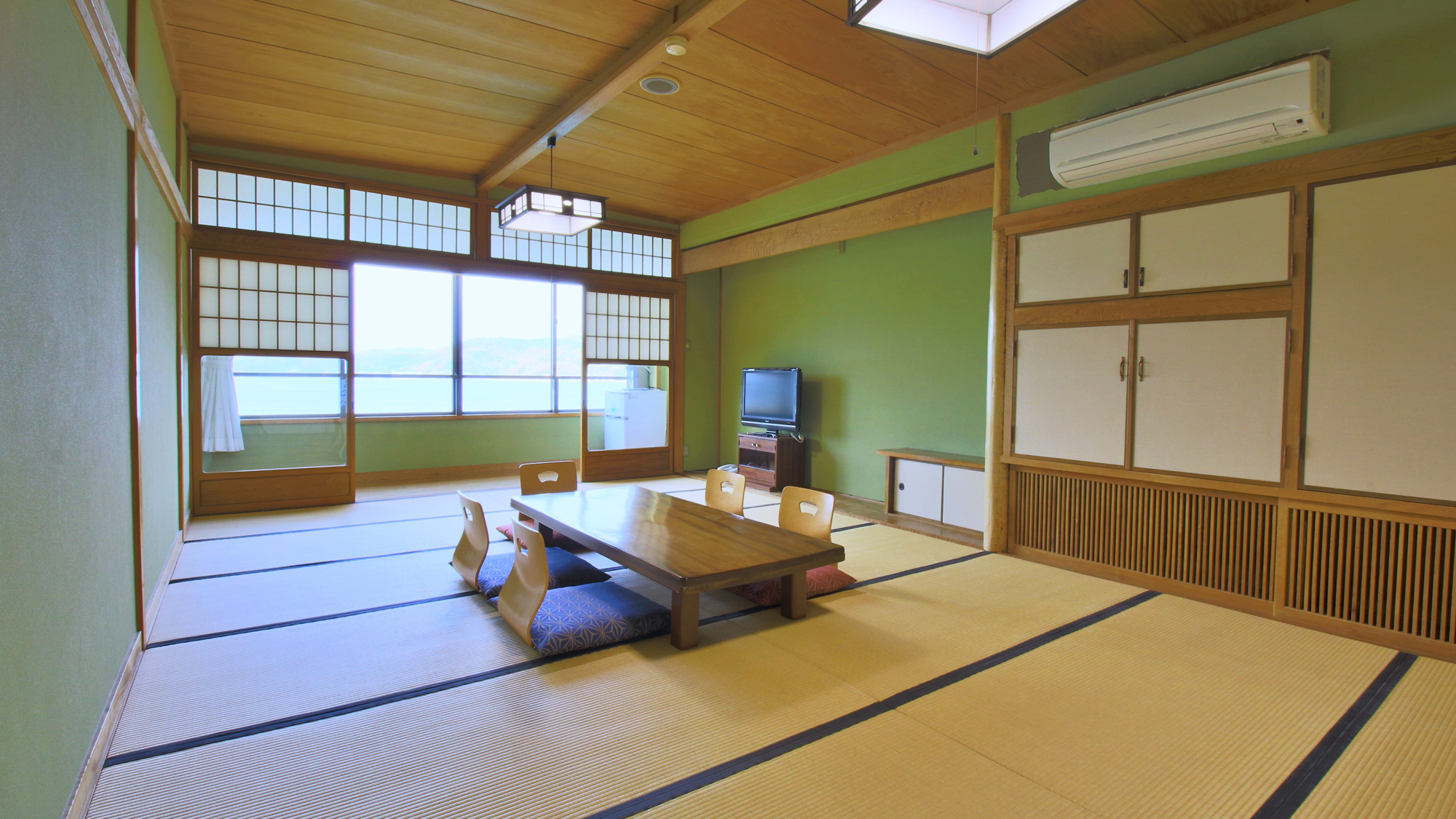 【客室】和室14畳（トイレ付き）