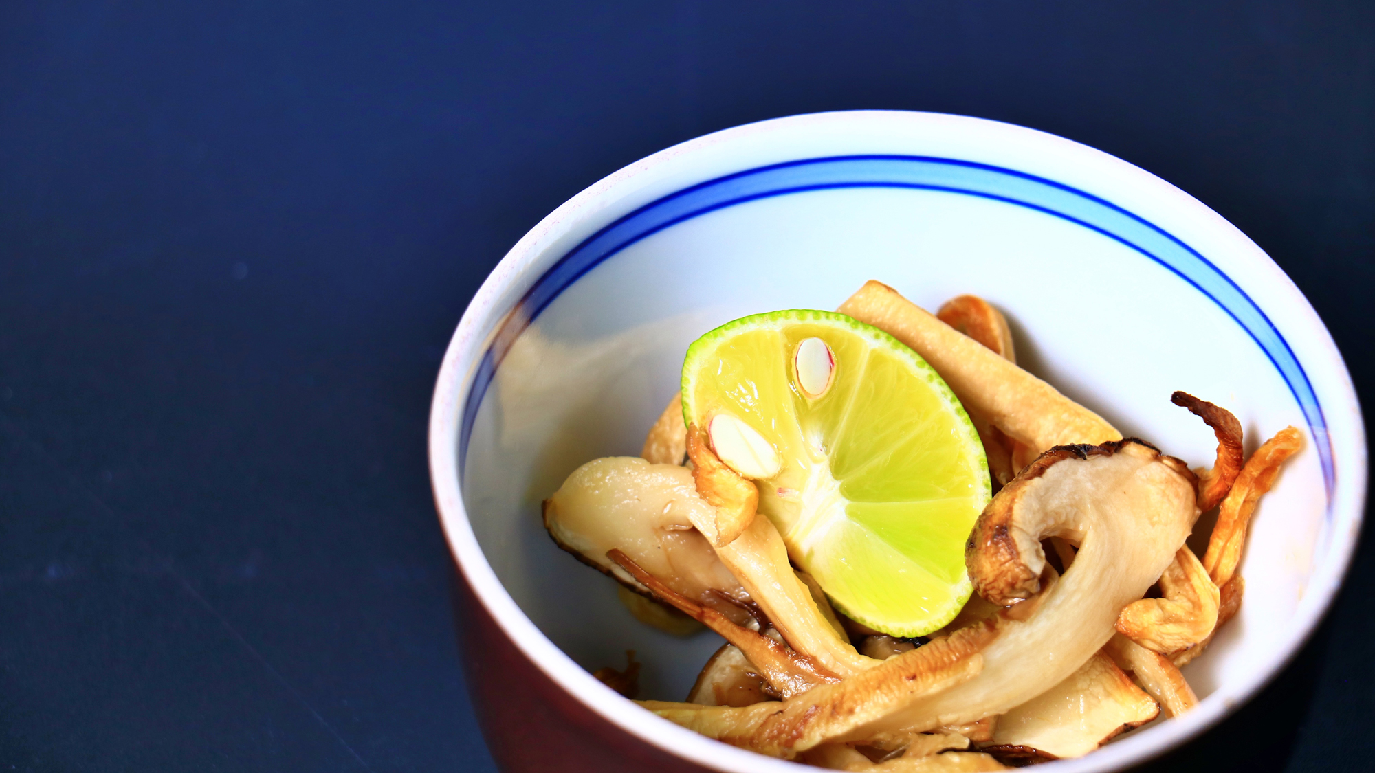 【食事（夕食）】松茸コースー香ばしく焼き上げた松茸の香りに、秋の深まりを感じる。旬の贅沢を。。。