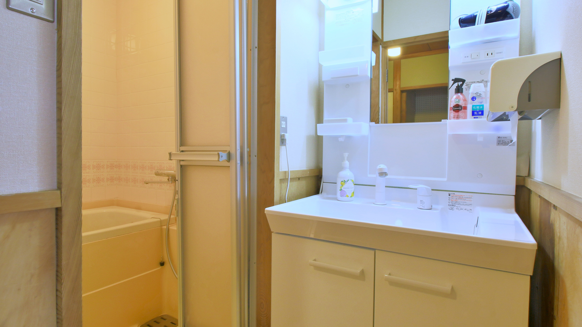 【客室】和室10畳（バス・トイレ付き） 