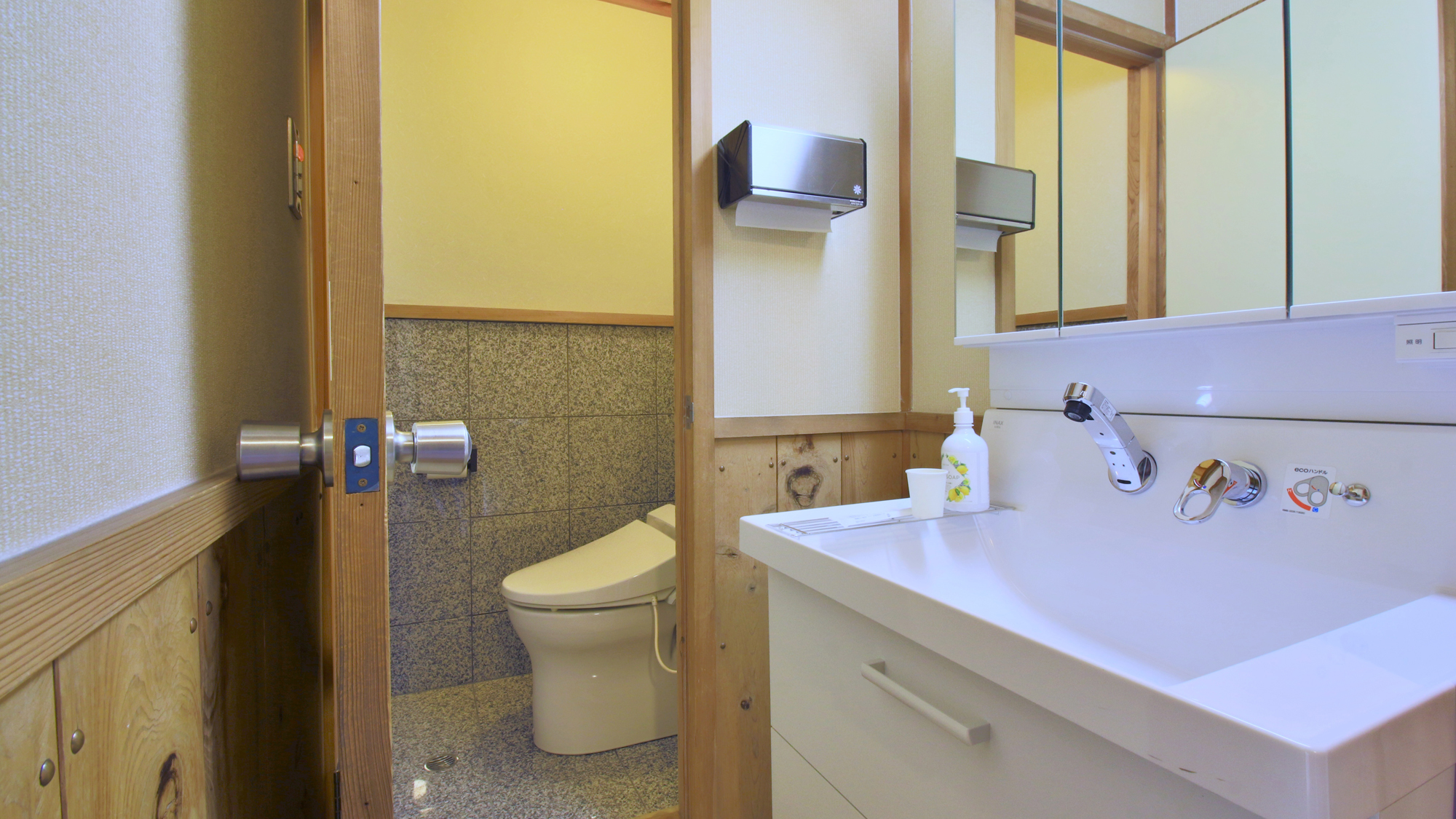 【客室】和室14畳（トイレ付き） 