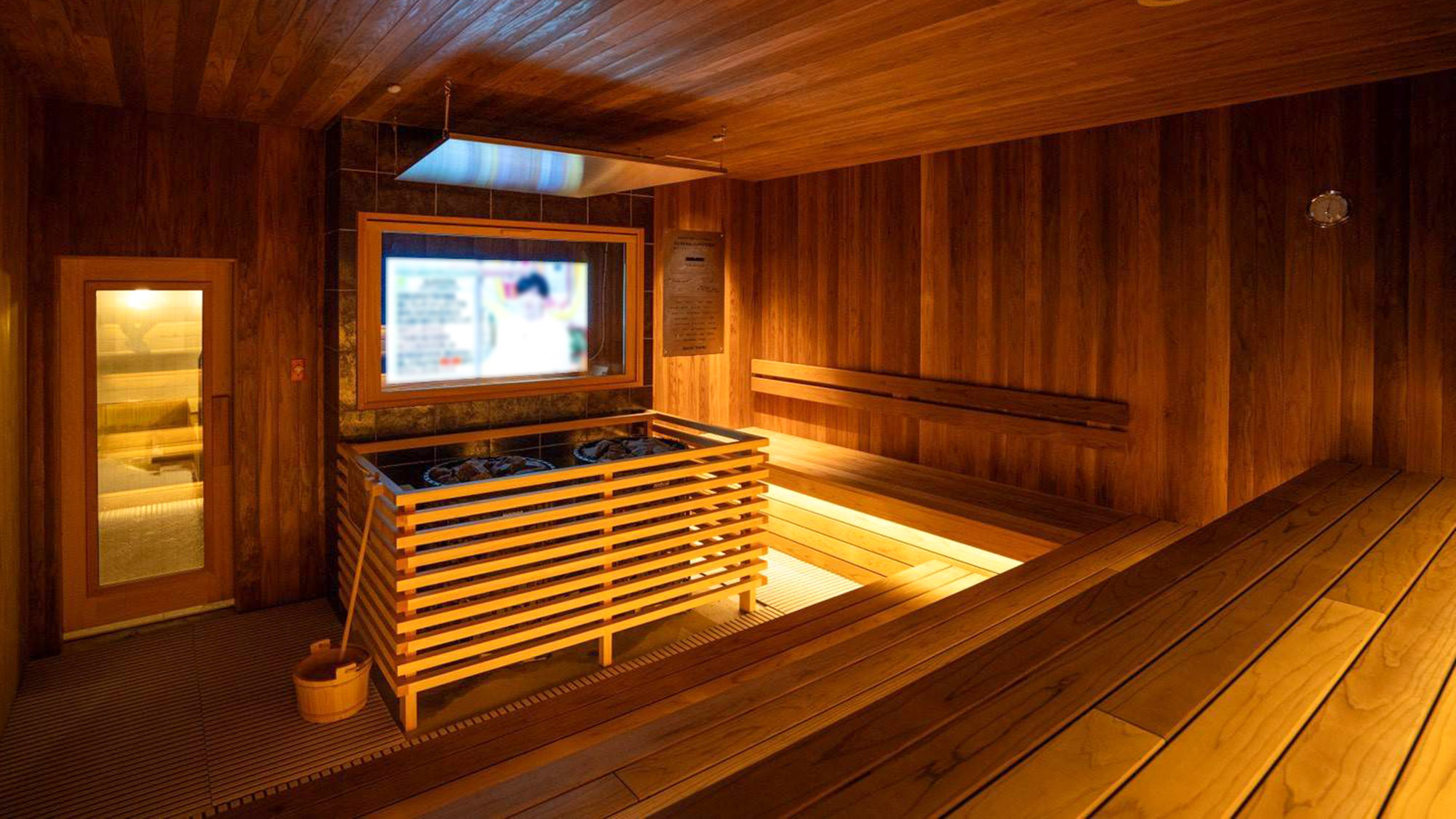 ・【いやしの本館】男子サウナ。最大約20名～25名入室可能