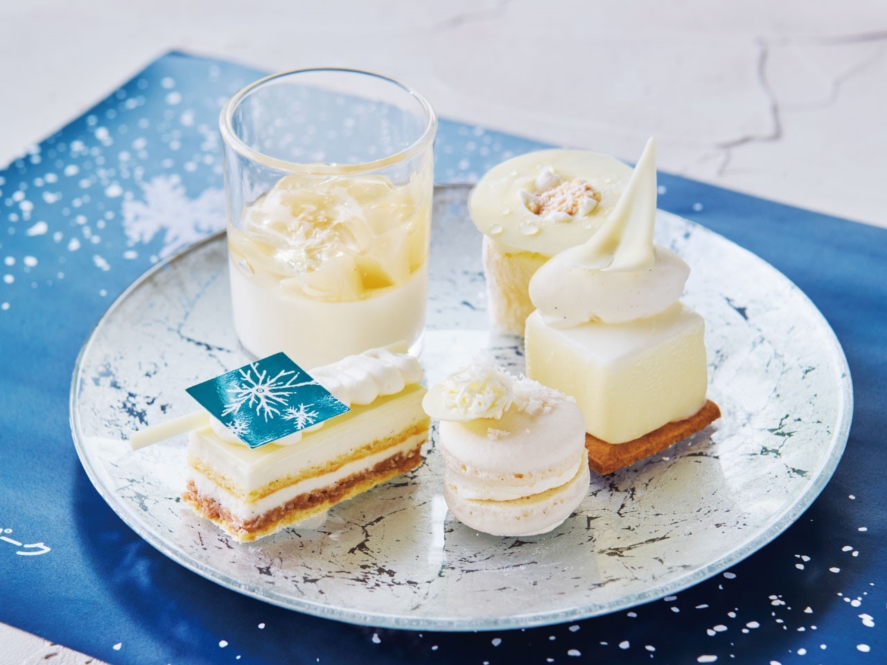 この夏限定！夢のコラボ企画【白いアフタヌーンティー＆LIVE スイーツ〜美冬こがれ雪〜】2名分朝食付