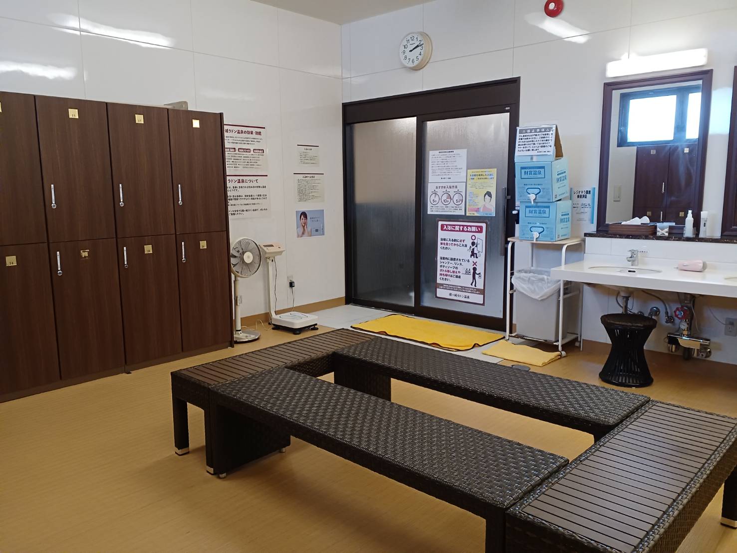 猿ヶ城ラドン温泉　大浴場　脱衣所