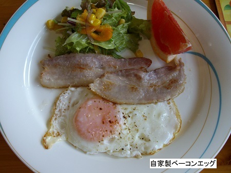 【のんびりと朝食付き】木の香りいっぱいの禁煙の2段ベッド室です。