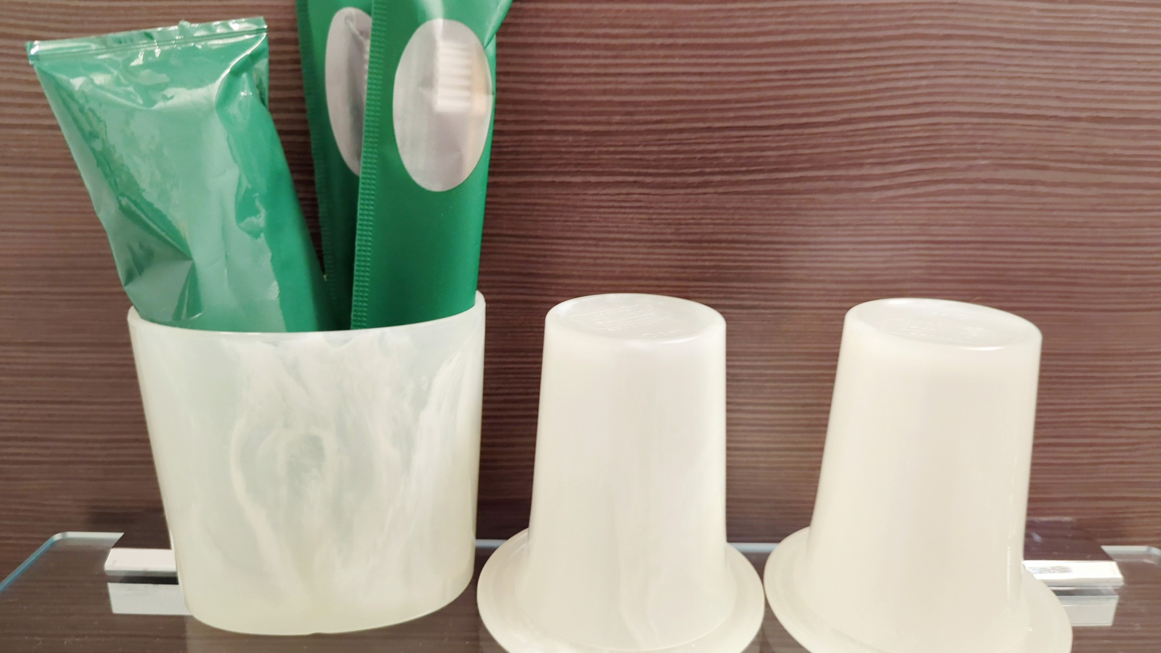 歯ブラシ・コップ(コンフォートルーム)