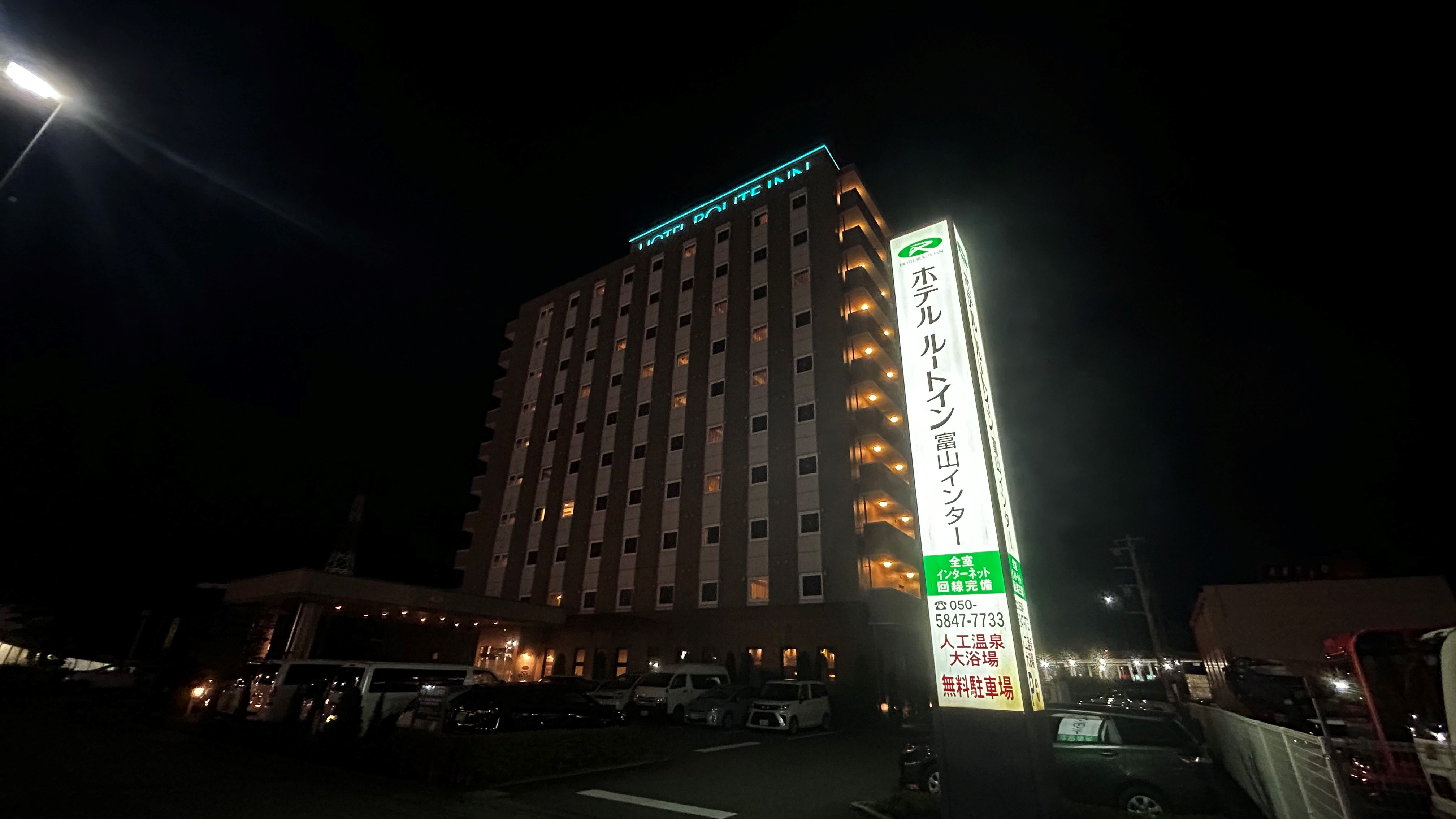 ホテル外観　夜③