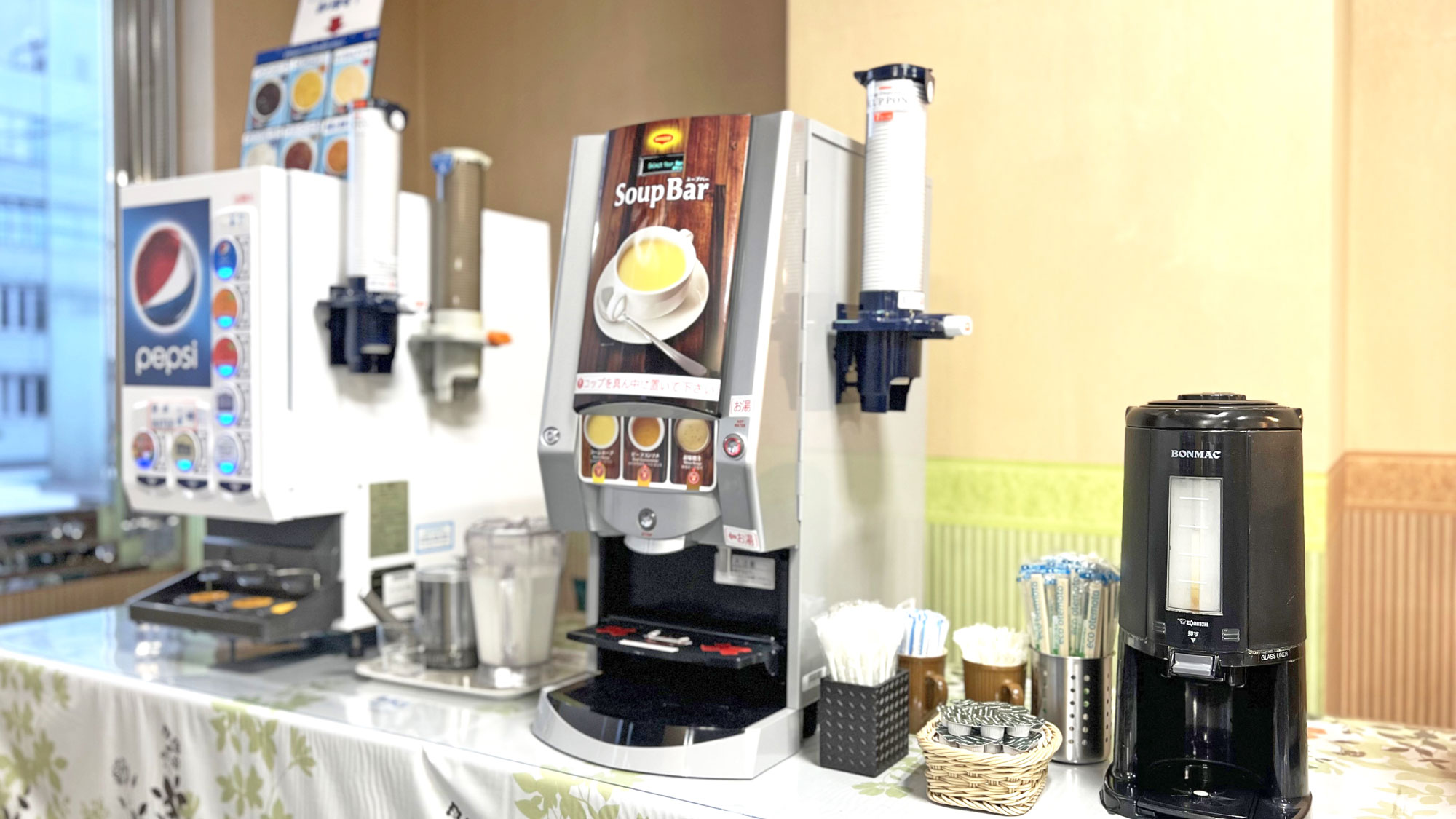 【おかわり無料♪スープ（※味噌汁有り）バー＆ドリンクバー＆コーヒーコーナー】