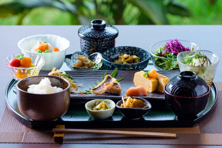 Okinawan + Japanese Breakfast 琉和朝食