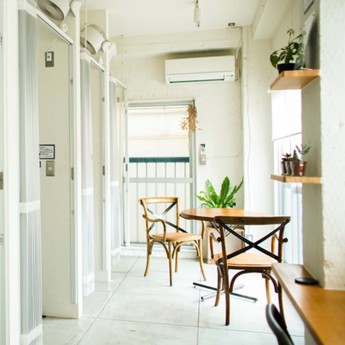 【素泊り】長崎駅前・緑溢れる西坂の丘にあるカフェ＆ホステル　12時チェックイン！