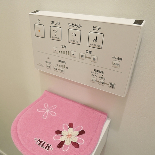 *【トイレ】トイレは温水洗浄機能が備わっております。