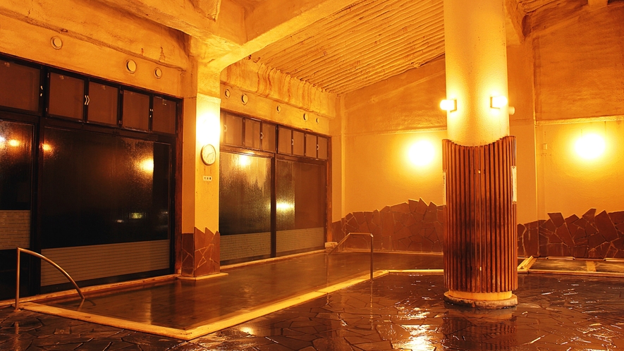 *【温泉】総ヒバ造りの当館の温泉は、「しょっぱい温泉」として有名です。