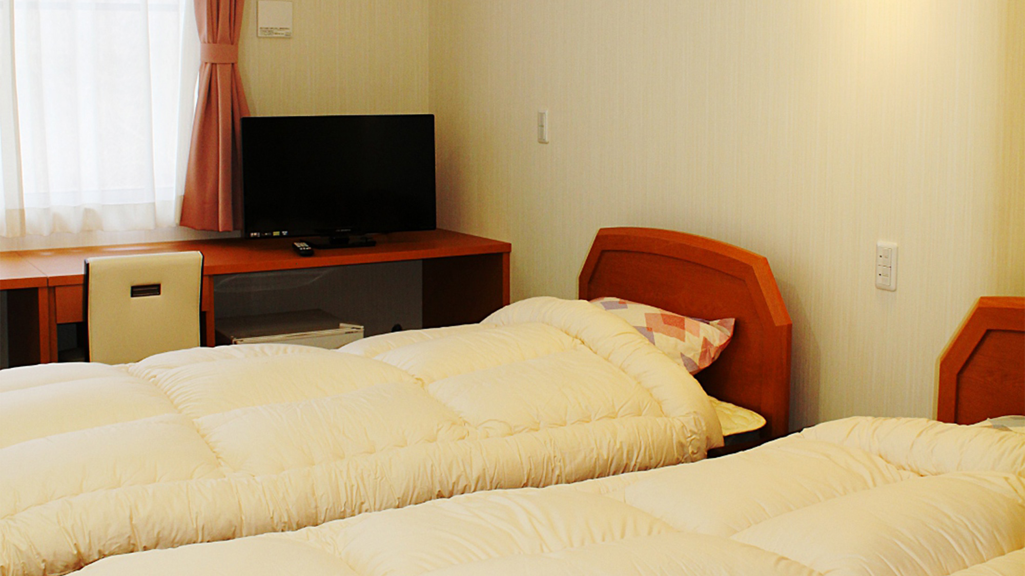 *【部屋/ツイン】お布団の上げ下げを気にせず、お休みいただきたい方にオススメのお部屋です。