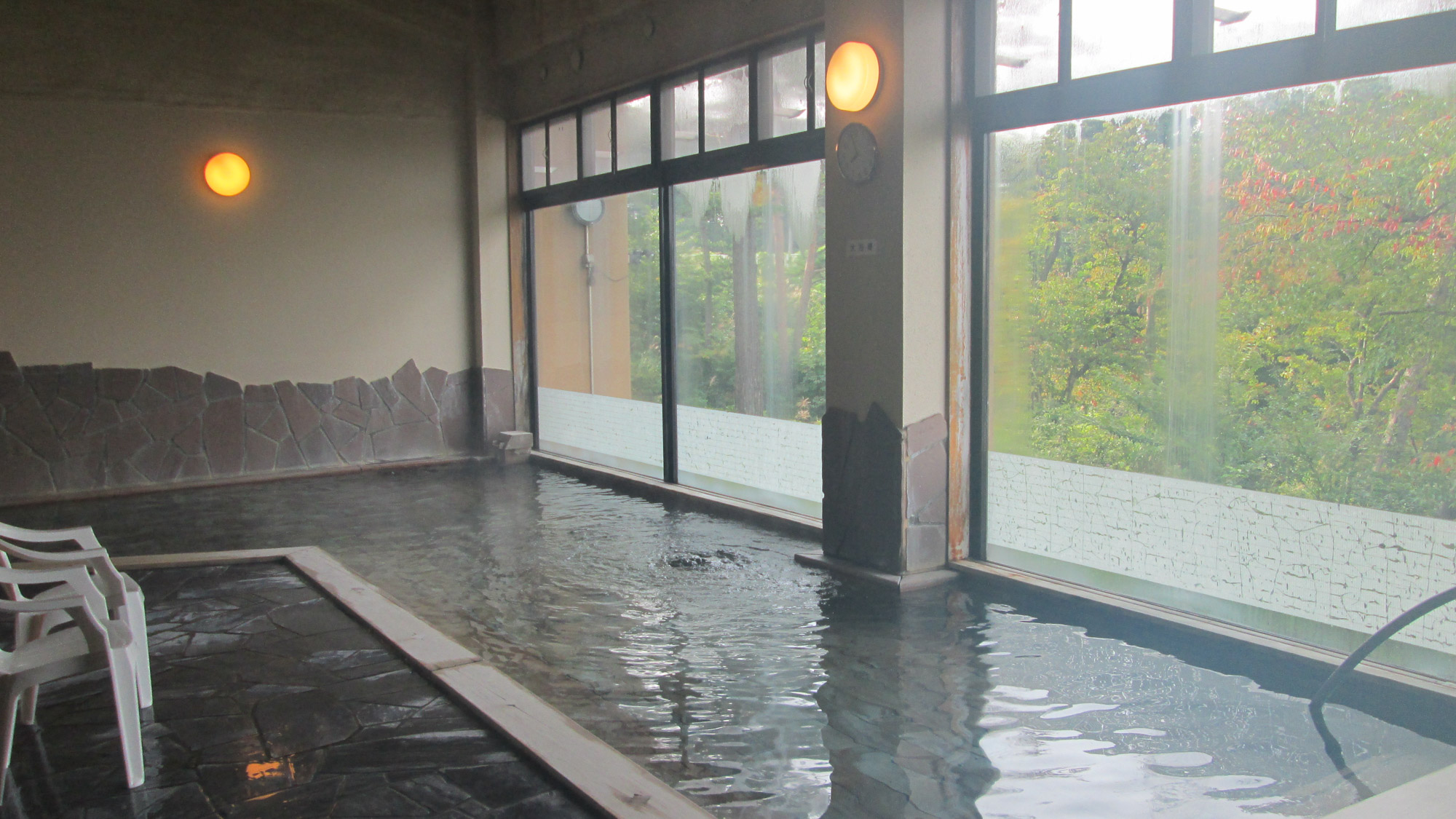 *【温泉】石油採掘の際に湧き出た温泉で、肌の隅々まで染み渡り、湯ざめしにくく、美肌効果アリ!