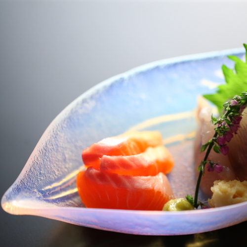 ■【お造り一例】山で食べるお造りも美味しいと評判です