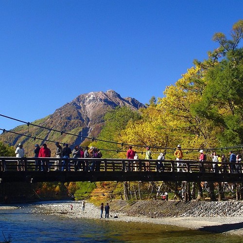 ◇上高地の合羽橋＜アクセス：さわんどのバス乗り場まで車で約６５分＞